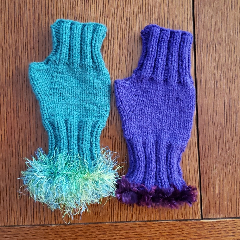 Hand made knit fingerless wrist warmer glo… - Picture 10 of 10